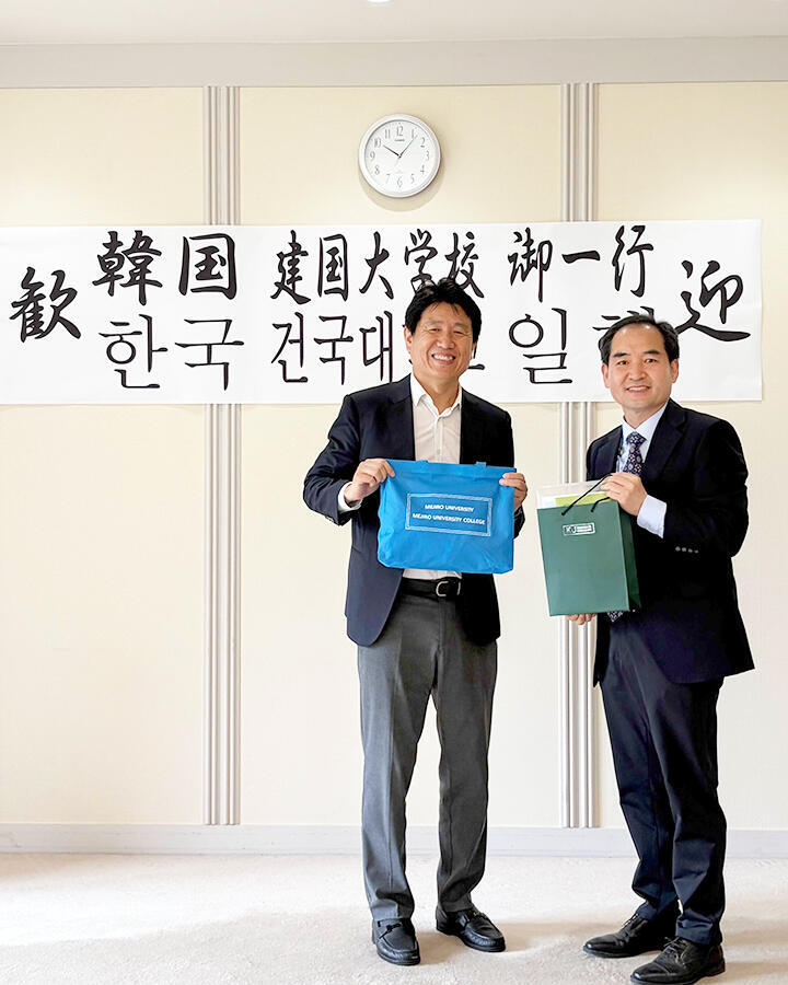 Son Daejoong国際部長、徐寅錫学科長