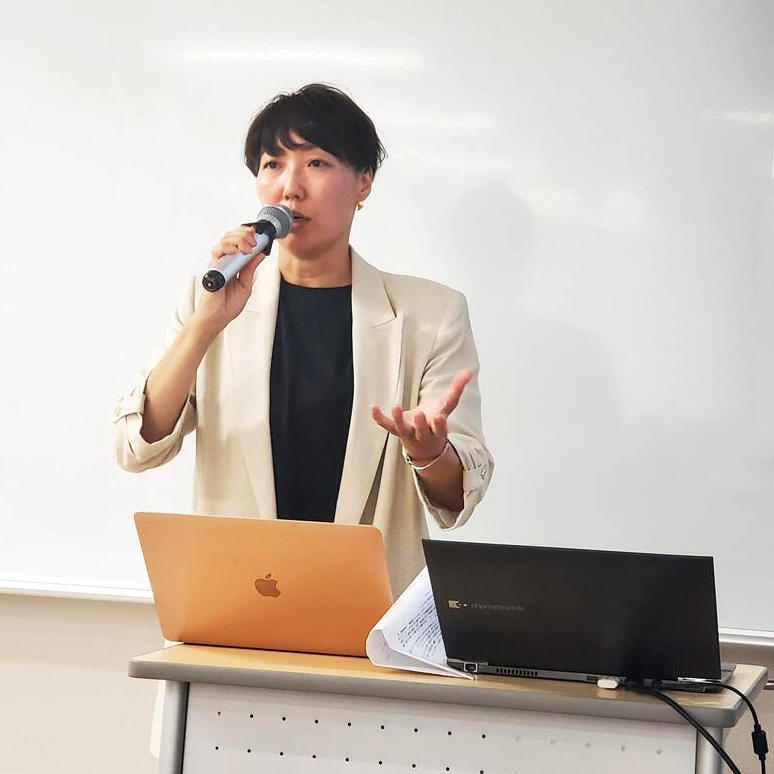 齋藤まゆ氏