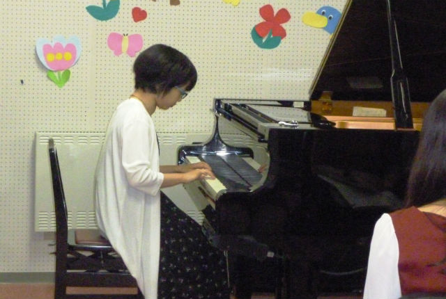 子ども学科の三森ゼミの学生さんが演奏会でピアノの伴奏をしました