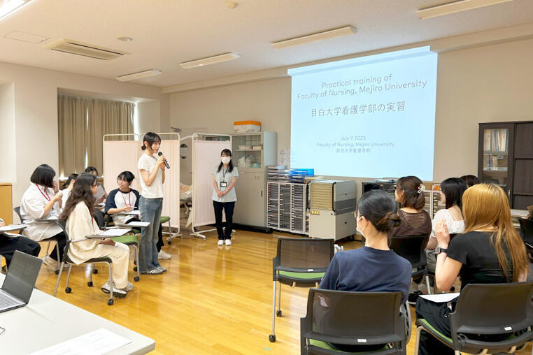 台湾の精神看護学実習について紹介する留学生