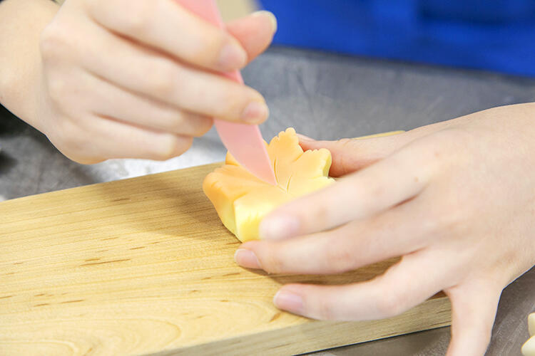 練り切り（紅葉）06