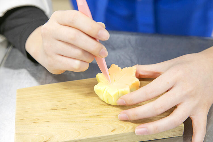 練り切り（紅葉）07