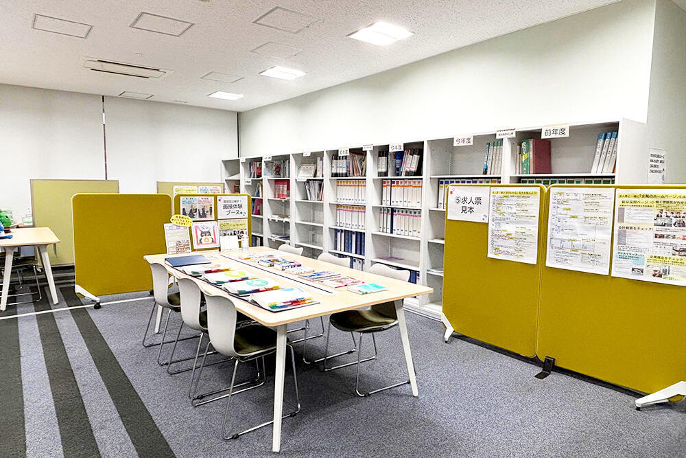 資料室の掲示も増やしました