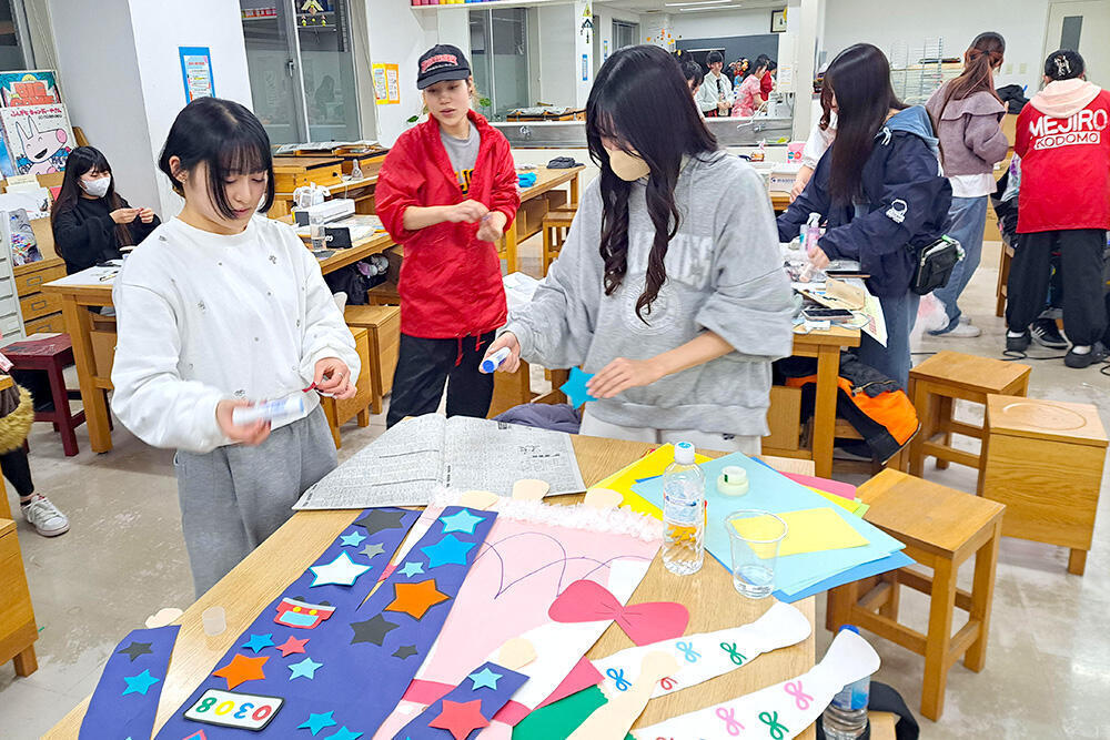 前日夜まで館内装飾準備