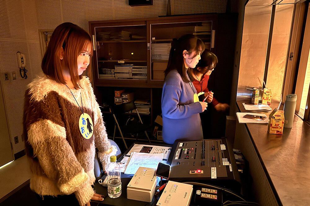 照明班の入念なチェック