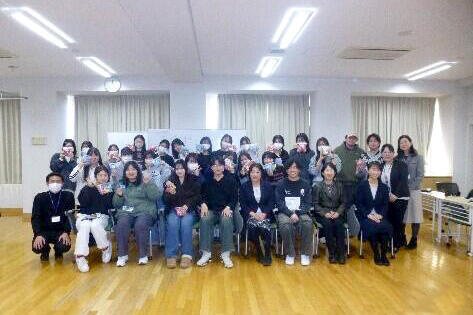 発表後集合写真を撮りました