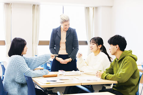 ４年間の徹底サポートで社会に生かせる英語力を磨く
