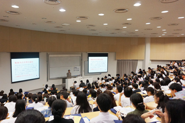「大学入試説明会」は300名を超える参加者で大盛況